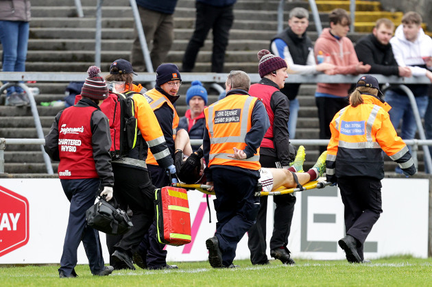 damien-comer-is-stretchered-off-the-pitch-with-an-injury