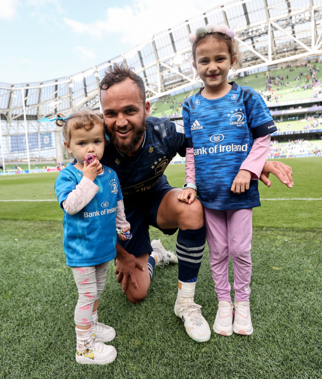 jamison-gibson-park-celebrates-after-the-game-with-his-daughters-patti-and-isabella