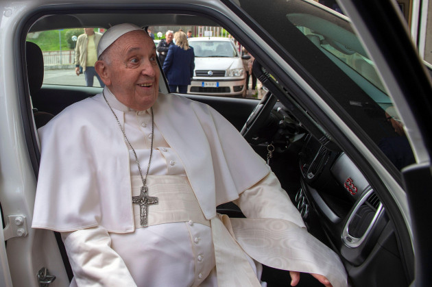 rome-italy-01st-apr-2023-italy-rome-202341-pope-francis-speaks-to-the-press-as-he-leaves-the-agostino-gemelli-hospital-in-rome-the-pope-was-hospitalized-on-29-march-following-a-respiratory-inf