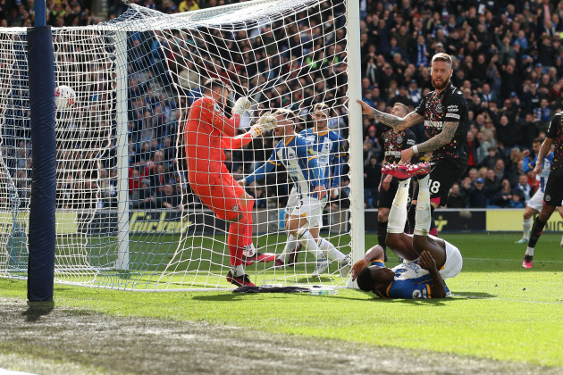 brighton-and-hove-uk-01st-apr-2023-danny-welbeck-of-brighton-hove-albion-scores-to-make-not-2-2-during-the-premier-league-match-between-brighton-and-hove-albion-and-brentford-at-the-american-exp