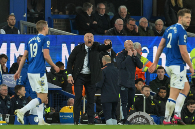 liverpool-uk-03rd-apr-2023-sean-dyche-manager-of-everton-gives-his-players-instructions-during-the-premier-league-match-everton-vs-tottenham-hotspur-at-goodison-park-liverpool-united-kingdom-3r