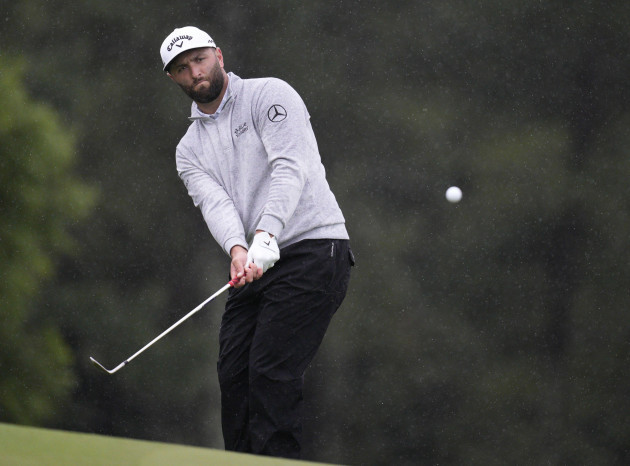 augusta-united-states-08th-apr-2023-jon-rahm-chips-to-the-18th-green-during-the-rain-delayed-second-round-at-the-87th-masters-tournament-at-augusta-national-golf-club-in-augusta-georgia-on-saturd