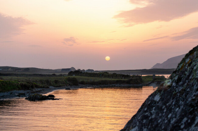 low-evening-sun-over-portmagee-bay-county-kerry-ireland