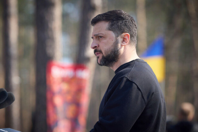 moschun-ukraine-21st-mar-2023-ukrainian-president-volodymyr-zelenskyy-delivers-remarks-during-a-ceremony-at-the-angels-of-victory-memorial-site-march-21-2023-in-moschun-kyiv-oblast-ukraine-cr