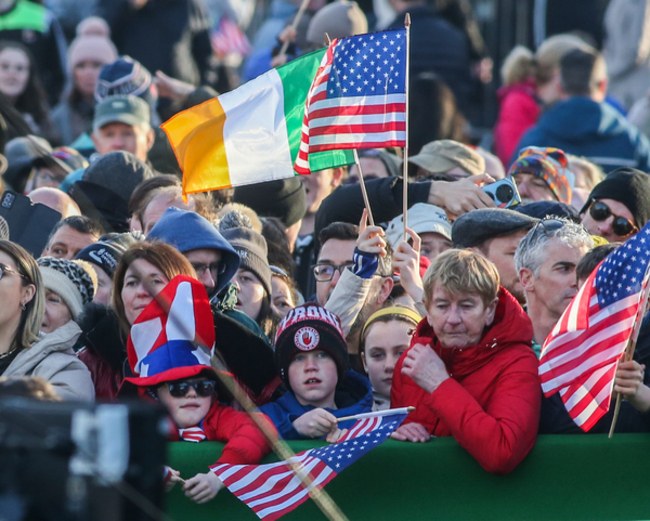 Crowds in Ballina_008