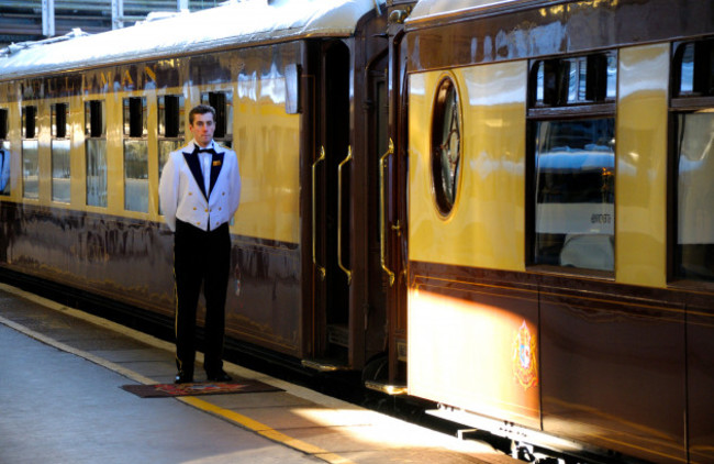 london-england-uk-venice-simplon-orient-express-at-platform-1-of-victoria-station