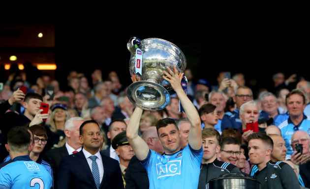 paddy-andrews-lifts-the-sam-maguire