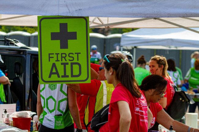 columbus-oh-usa-08-07-2021-first-aid-tent-located-at-a-parking-lot-during-a-sports-event-medical-personnel-including-volunteers-are-waiting-under-t