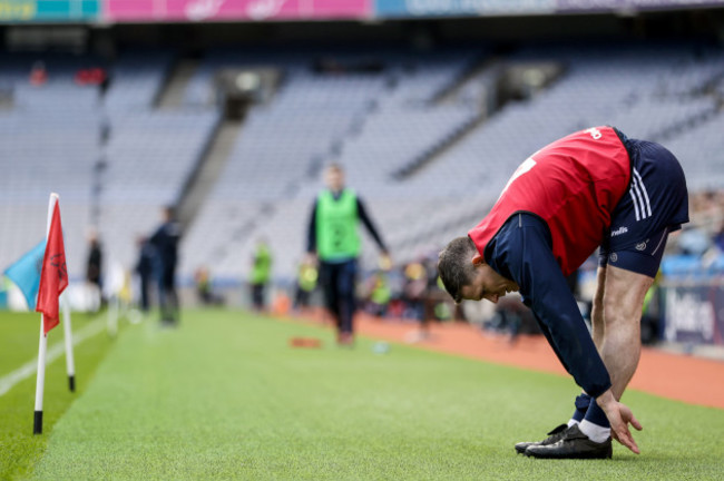 stephen-cluxton-warms-up-on-the-sideline
