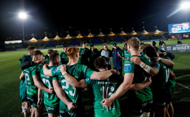 the-connacht-team-huddle-after-the-game
