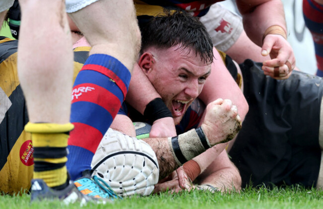 dylan-donnellan-celebrates-scoring-a-try
