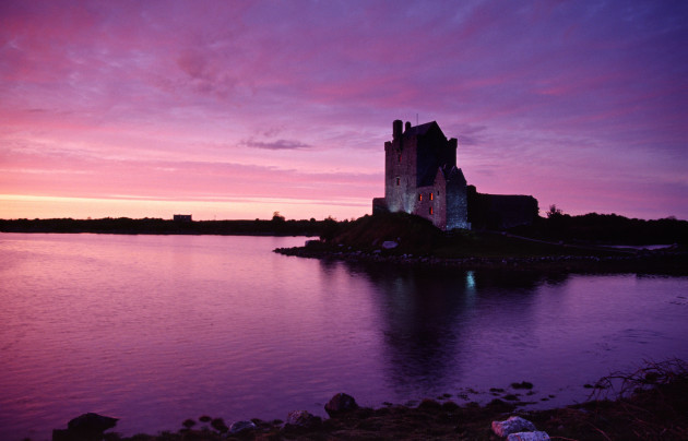 dunguaire-castle-at-sunset-kinvara-co-galway-ireland