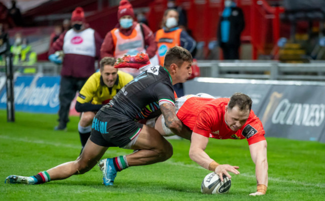 sean-french-scores-a-try-despite-the-efforts-of-pierre-bruno