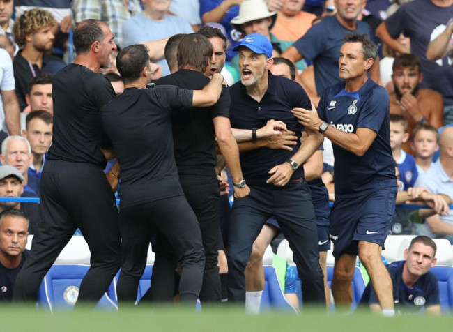 london-uk-14th-aug-2022-thomas-tuchel-manager-of-chelsea-and-antonio-conte-manager-of-tottenham-hotspur-clash-after-pierre-emile-hojbjerg-of-tottenham-hotspur-scores-to-make-it-1-1-during-the-pr