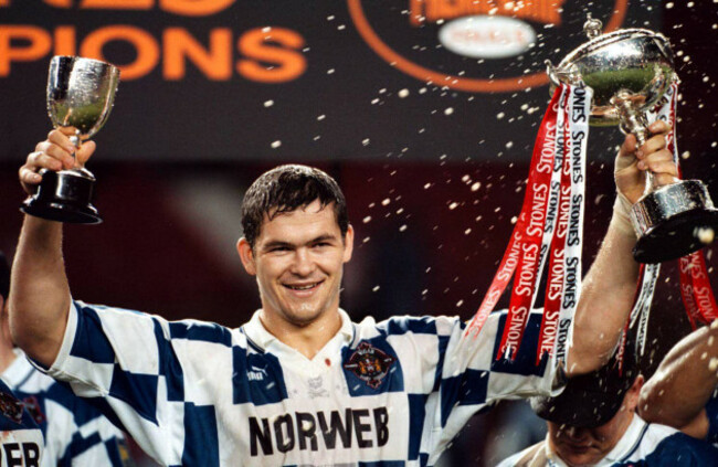 st-helens-v-wigan-wigan-captin-andy-farrell-shows-off-the-stones-premiership-trophy-and-his-man-of-the-match-award-after-beating-st-helens-at-old-trafford-this-evening-sunday-photo-by-dave-kendal