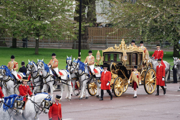 the-diamond-jubilee-state-coach-arrives-at-buckingham-palace-ahead-of-the-coronation-of-king-charles-iii-and-queen-camilla-today-picture-date-saturday-may-6-2023