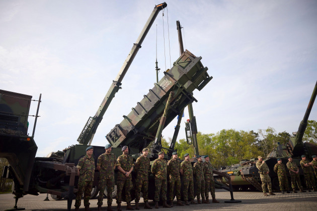 soesterberg-netherlands-04th-may-2023-ukrainian-president-volodymyr-zelenskyy-visits-a-patriot-anti-missile-unit-at-camp-new-amsterdam-may-4-2023-in-the-soesterberg-netherlands-the-base-is-whe