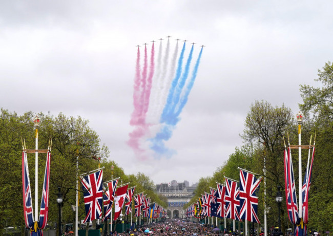 a-general-view-of-flypast-by-aircraft-from-the-red-arrows-over-the-mall-following-the-coronation-of-king-charles-iii-and-queen-camilla-in-london-picture-date-saturday-may-6-2023