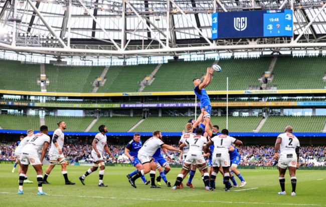 max-deegan-wins-a-lineout-ball