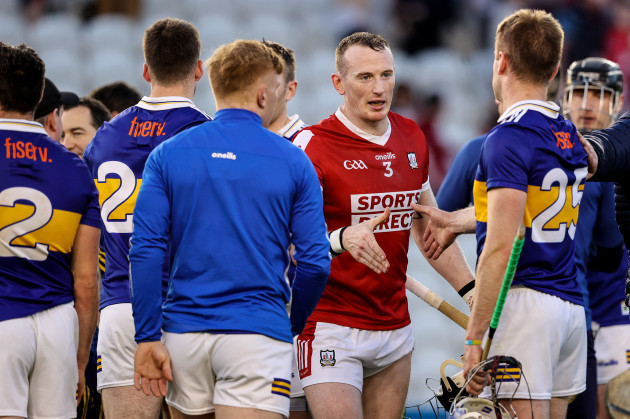 damien-cahalane-shakes-hands-with-john-mcgrath-after-the-game-ends-in-a-draw
