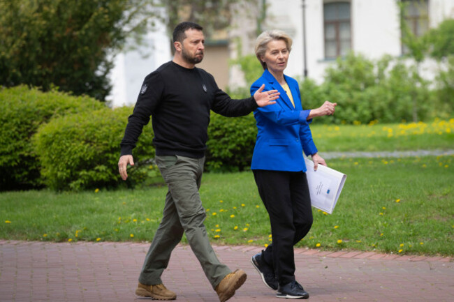 ukrainian-president-volodymyr-zelenskyy-left-and-european-commission-president-ursula-von-der-leyen-approach-media-before-their-press-conference-in-kyiv-ukraine-tuesday-may-9-2023-ap-photoefr