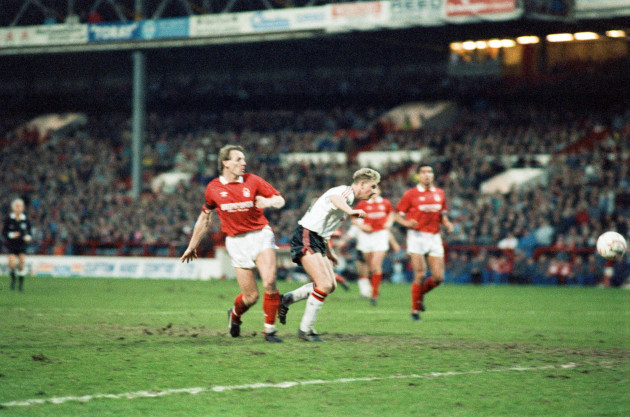 1990-fa-cup-third-round-match-at-the-city-ground-nottingham-forest-0-v-manchester-united-1-mark-robins-scored-the-only-goal-of-the-game-to-put-united-into-the-fourth-round-mark-robbins-heads-the
