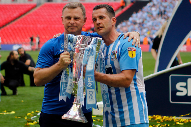 london-uk-28th-may-2018-coventry-city-manager-mark-robins-l-and-michael-doyle-of-coventry-city-r-pose-with-the-winners-trophy-efl-skybet-football-league-two-play-off-final-coventry-city-v-ex