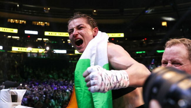 katie-taylor-celebrates-winning