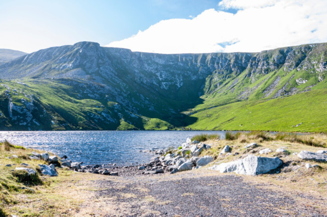 smalllakesurroundedbymountainstakenfromtheedgeat