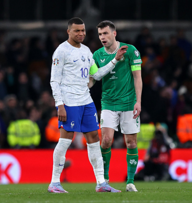 kylian-mbappe-with-seamus-coleman