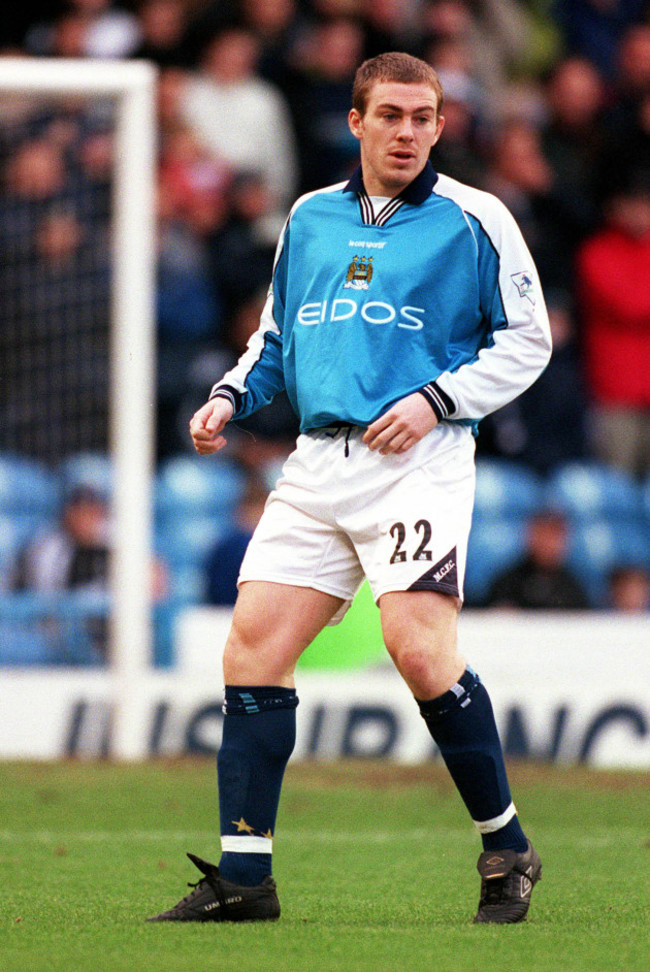 richard-dunne-manchester-city-fc-maine-road-stadium-manchester-england-27-january-2001