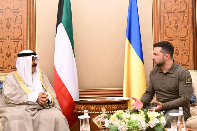 in-this-photo-provided-by-saudi-press-agency-spa-ukraines-president-volodymyr-zelenskyy-right-meets-with-kuwaiti-crown-prince-mishal-al-ahmad-al-jaber-al-sabah-during-the-arab-summit-in-jeddah
