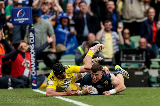 dan-sheehan-scores-a-very-early-try-despite-gregory-alldritt