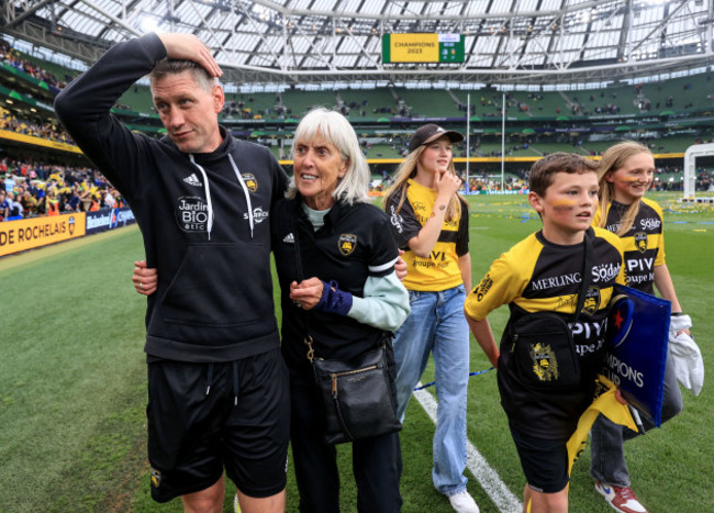 ronan-ogara-celebrates-after-the-game-with-his-mother-joan
