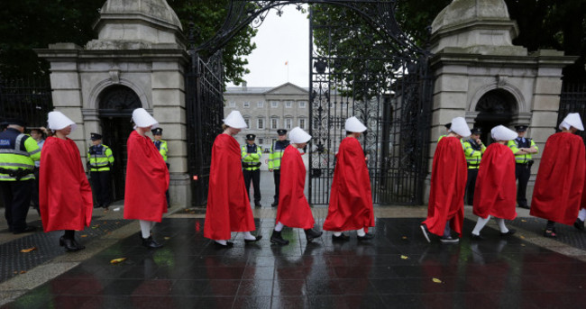 dublin-ireland-20th-september-2017-a-group-of-handmaids-are-pictured-outside-the-gates-of-the-irish-parliament-leinster-house-in-dublin-today-as-the-oireachtas-committee-on-the-8th-a