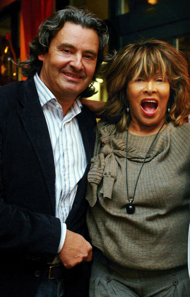 tina-turner-weltstar-tina-turner-mit-ihrem-ehemann-erwin-bach-beim-nobel-italiener-la-vita-in-koln