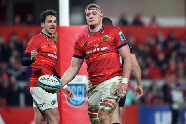 gavin-coombes-celebrates-scoring-a-try