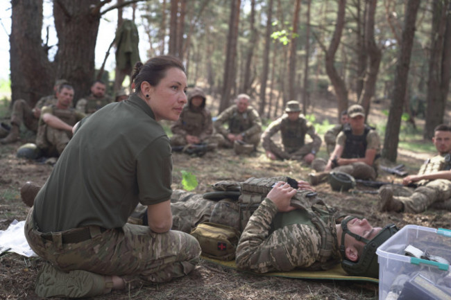soldiers-of-ukraineos-armed-forces-regular-infantry-recieve-intensive-medical-training-from-volunteers-of-the-prytula-foundation-trainers-from-the-foundation-learn-from-experts-in-nato-style-tccc-wes