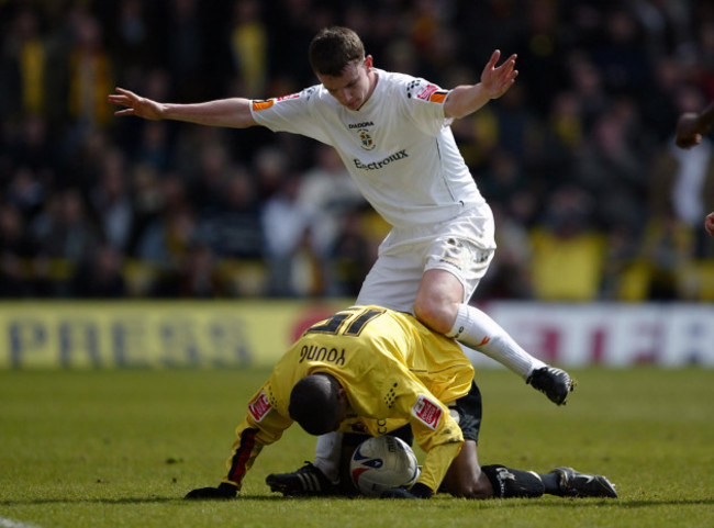 soccer-coca-cola-football-league-championship-watford-v-luton-town-vicarage-road-stadium-watfords-ashley-young-and-luton-towns-kevin-foley