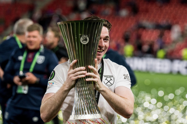 prague-czech-republic-07th-june-2023-conor-coventry-of-west-ham-united-seen-in-celebrating-with-the-trophy-after-winning-the-uefa-europa-conference-league-final-between-fiorentina-v-west-ham-unite