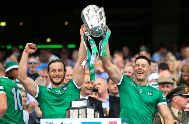 tom-morrissey-and-dan-morrissey-with-the-liam-maccarthy-cup