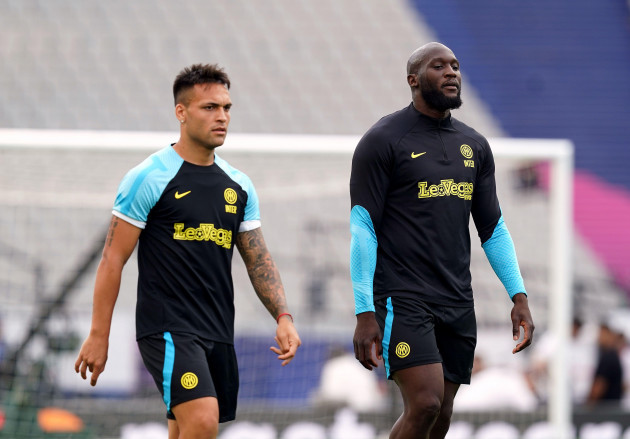 inter-milans-romelu-lukaku-right-and-lautaro-martinez-during-a-training-session-at-the-ataturk-olympic-stadium-in-istanbul-ahead-of-the-uefa-champions-league-final-tomorrow-evening-picture-date-f