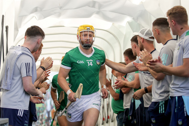 seamus-flanagan-takes-to-the-pitch-before-the-warm-up