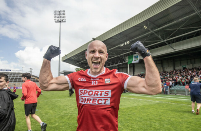 brian-o-driscoll-celebrates-winning