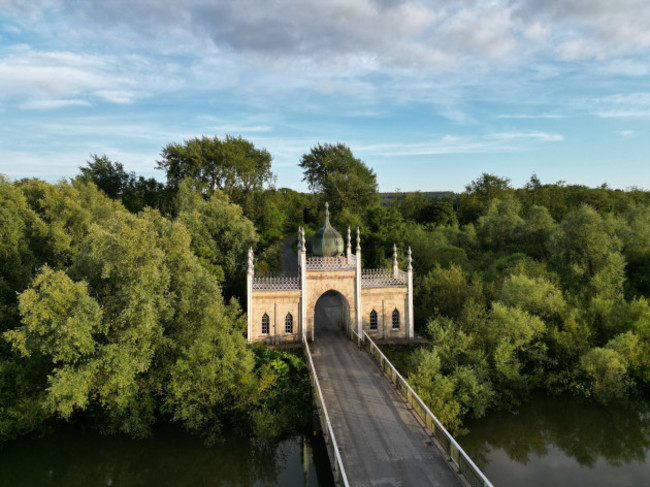 anaerialviewofdromanagateandbridgewaterfordireland