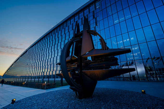 brussels-belgien-04th-apr-2023-exterior-view-of-the-nato-headquarters-in-brussels-at-dusk-brussels-442023-credit-dpaalamy-live-news
