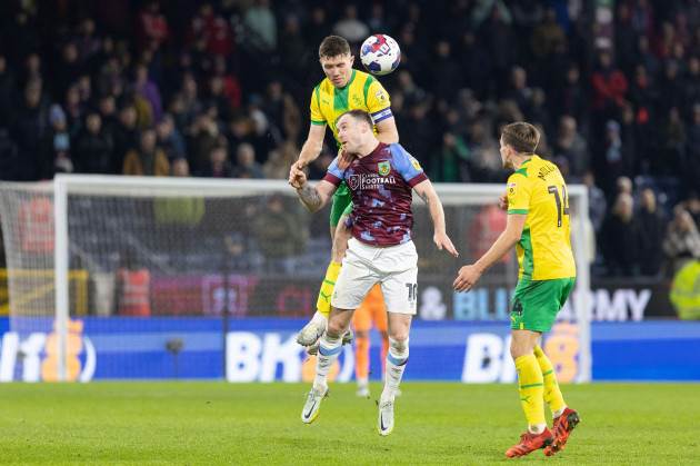 dara-oshea-4-of-west-bromwich-albion-headers-the-ball-during-the-sky-bet-championship-match-burnley-vs-west-bromwich-albion-at-turf-moor-burnley-united-kingdom-20th-january-2023photo-by-phil-b