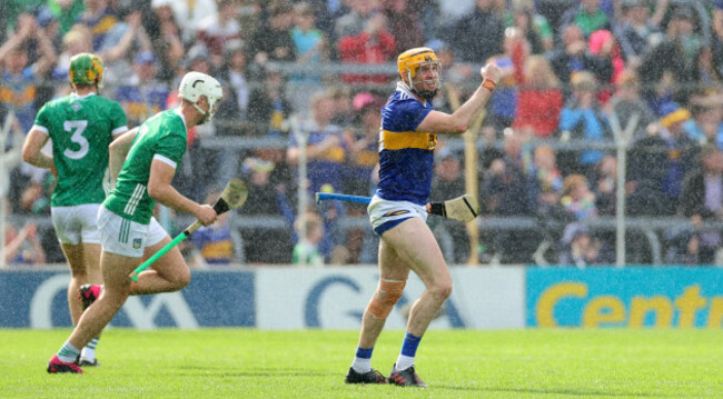 seamus-callanan-celebrates-scoring-a-point