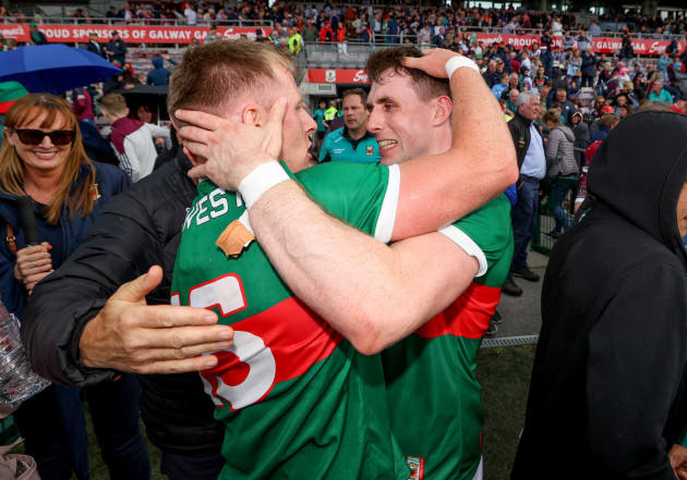 ryan-odonoghue-and-paddy-durcan-celebrates-after-the-game
