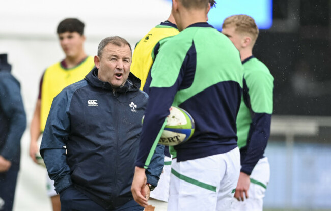 richie-murphy-speaks-with-sam-pendergast-before-the-game